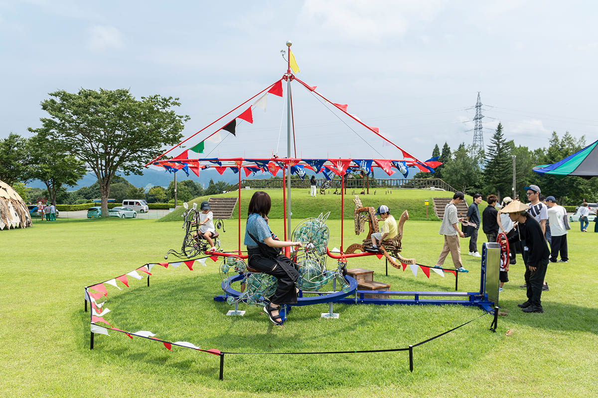 中里繪魯洲「くるくるさんば」 Photo by Nakamura Osamu（Nakago Wonderland–どうぶつ達の息吹と再生）